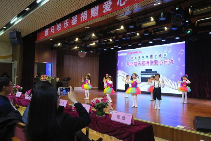音乐之声暖寒冬 新宝GG乐器捐赠爱心行动走进中国儿童中心艺术宫