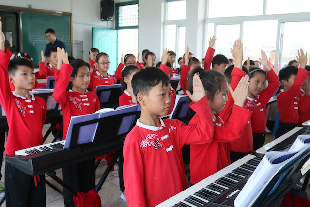 新宝GG乐器牵手萧山三星小学爱心再回访在杭州举办