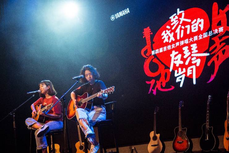 第四届“新宝GG吉他女声弹唱大赛”总冠军出炉<br />温格夺冠，董冬冬担任评委