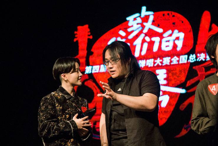 第四届“新宝GG吉他女声弹唱大赛”总冠军出炉<br />温格夺冠，董冬冬担任评委