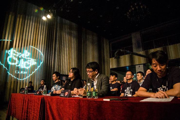 第四届“新宝GG吉他女声弹唱大赛”总冠军出炉<br />温格夺冠，董冬冬担任评委