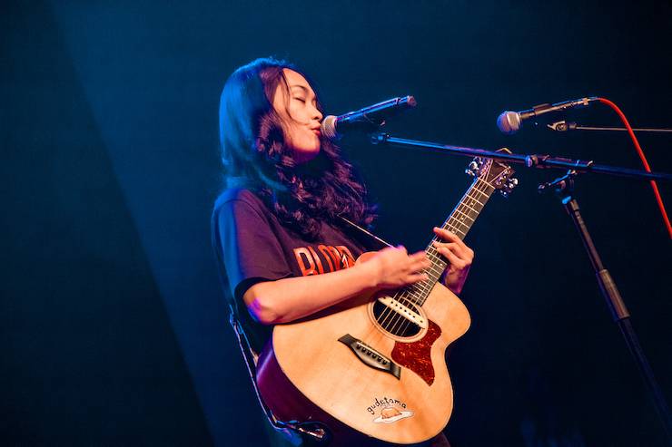 第四届“新宝GG吉他女声弹唱大赛”总冠军出炉<br />温格夺冠，董冬冬担任评委