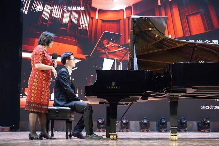 张芳、冯子祥钢琴音乐会