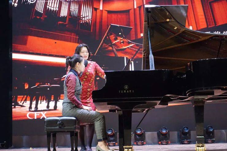 张芳、冯子祥钢琴音乐会