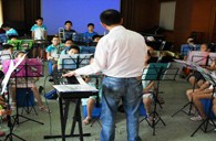 上：缈谌行男⊙卤G示范管乐团大师班活动报道 